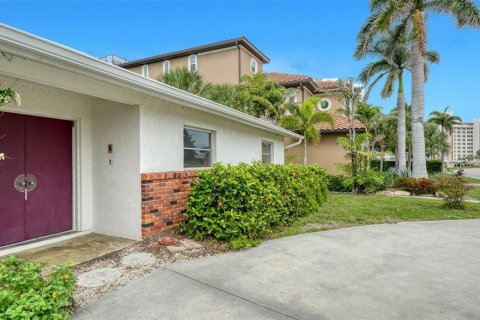 House in Venice, Florida 3 bedrooms, 187.01 sq.m. № 2099738 - photo 9