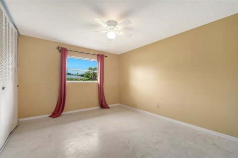 House in Venice, Florida 3 bedrooms, 187.01 sq.m. № 2099738 - photo 21