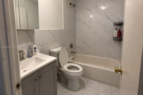 Condo in Hialeah, Florida, 2 bedrooms № 2189057 - photo 3