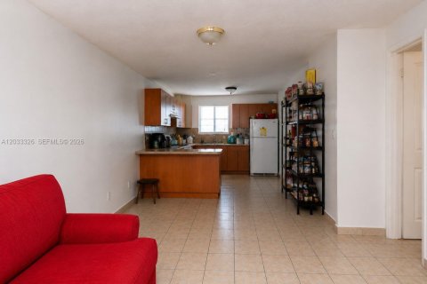 Condo in Hialeah, Florida, 2 bedrooms  № 2189057