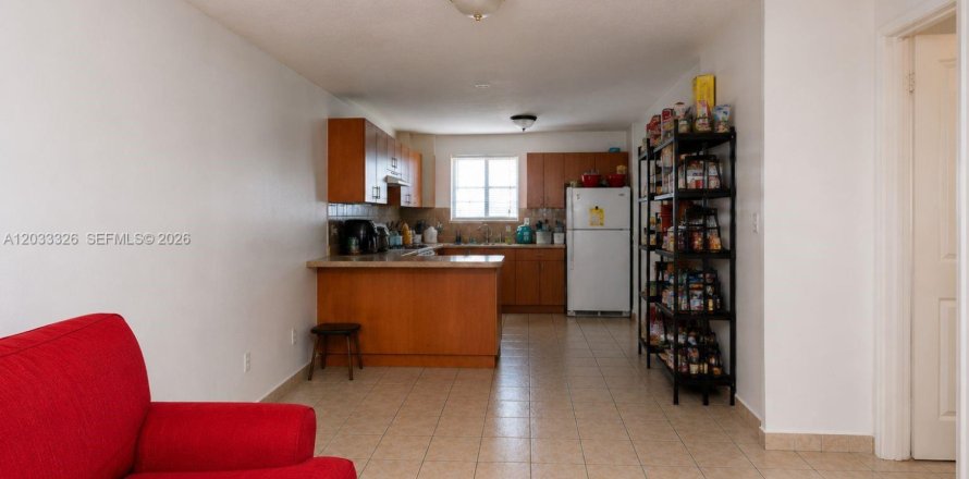 Condo in Hialeah, Florida, 2 bedrooms № 2189057