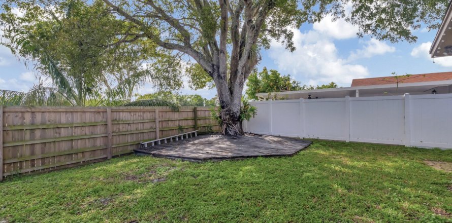 House in Boca Raton, Florida 3 bedrooms, 124.02 sq.m. № 787653