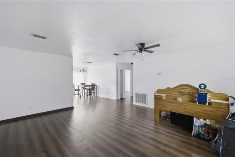 House in Ocala, Florida 3 bedrooms, 127.28 sq.m. № 2098105 - photo 3