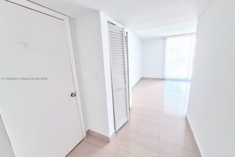 Copropriété à louer à Miami Beach, Floride: 1 chambre, 69.68 m2 № 1952759 - photo 12