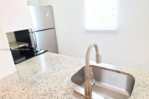 Copropriété à louer à Miami Beach, Floride: 1 chambre, 69.68 m2 № 1952759 - photo 11