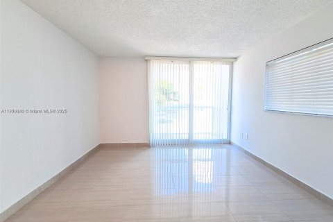 Copropriété à louer à Miami Beach, Floride: 1 chambre, 69.68 m2 № 1952759 - photo 14
