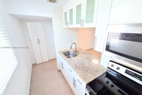 Copropriété à louer à Miami Beach, Floride: 1 chambre, 69.68 m2 № 1952759 - photo 9