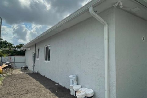 House in Homestead, Florida 4 bedrooms, 181.62 sq.m. № 1676555 - photo 12