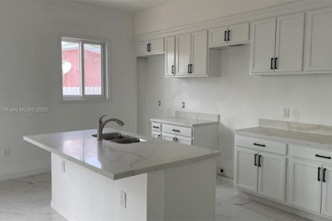 House in Homestead, Florida 4 bedrooms, 181.62 sq.m. № 1676555 - photo 16