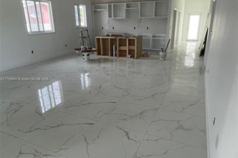 House in Homestead, Florida 4 bedrooms, 181.62 sq.m. № 1676555 - photo 9