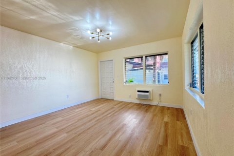 Apartment in North Miami, Florida 1 bedroom, 521.83 sq.m. № 2000070 - photo 7