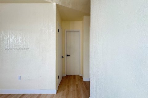 Apartment in North Miami, Florida 1 bedroom, 521.83 sq.m. № 2000070 - photo 16