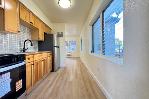 Apartment in North Miami, Florida 1 bedroom, 521.83 sq.m. № 2000070