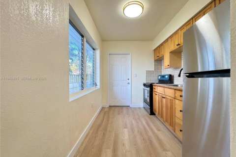 Apartment in North Miami, Florida 1 bedroom, 521.83 sq.m. № 2000070 - photo 3