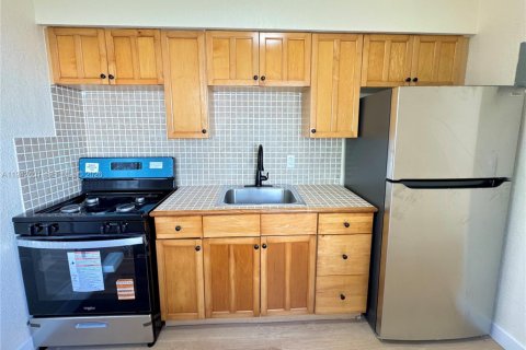 Apartment in North Miami, Florida 1 bedroom, 521.83 sq.m. № 2000070 - photo 4