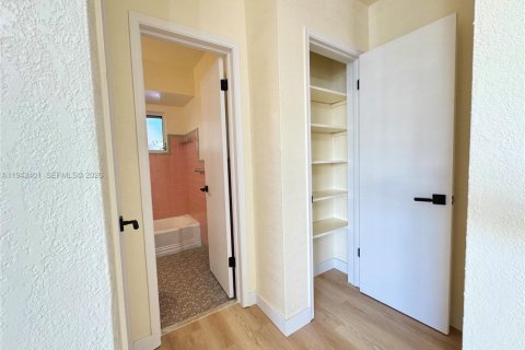 Apartment in North Miami, Florida 1 bedroom, 521.83 sq.m. № 2000070 - photo 17