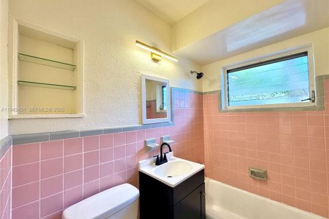 Apartment in North Miami, Florida 1 bedroom, 521.83 sq.m. № 2000070 - photo 9