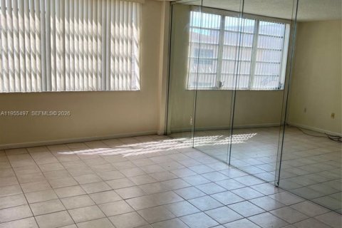 Купить кондоминиум в Норт-Майами, Флорида 1 спальня, 63.64м2, № 2017710 - фото 2