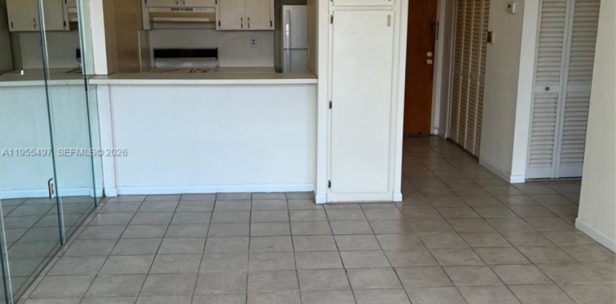 Кондоминиум с 1 спальней в Норт-Майами, Флорида № 2017710