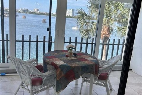 Condo in Clearwater, Florida, 2 bedrooms № 2148506 - photo 15