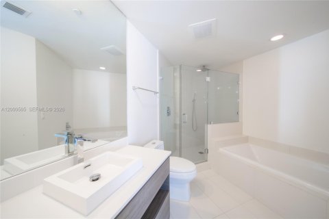 Condo in Miami, Florida, 2 bedrooms  № 2068506 - photo 10