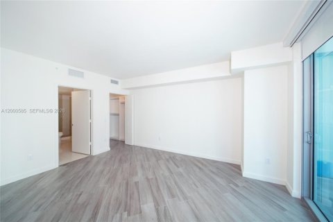 Condo in Miami, Florida, 2 bedrooms  № 2068506 - photo 9