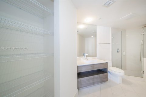 Condo in Miami, Florida, 2 bedrooms  № 2068506 - photo 11