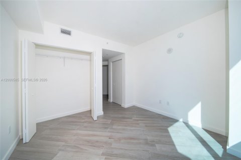Condo in Miami, Florida, 2 bedrooms  № 2068506 - photo 14