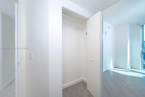 Condo in Miami, Florida, 2 bedrooms  № 2068506 - photo 15