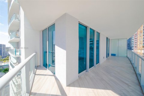 Condo in Miami, Florida, 2 bedrooms  № 2068506 - photo 3
