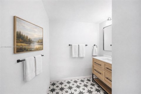 Condominio en venta en Hallandale Beach, Florida, 1 dormitorio, 92.9 m2 № 2027198 - foto 7