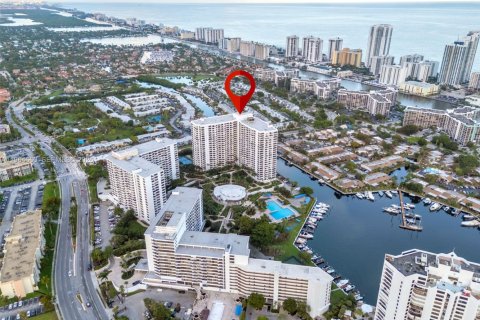 Condominio en venta en Hallandale Beach, Florida, 1 dormitorio, 92.9 m2 № 2027198 - foto 16