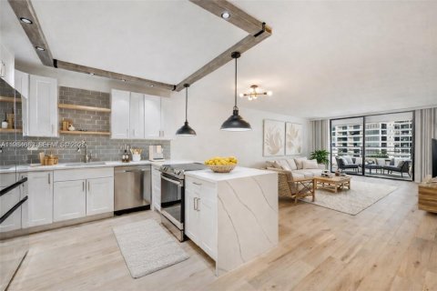 Condominio en Hallandale Beach, Florida, 1 dormitorio № 2027198