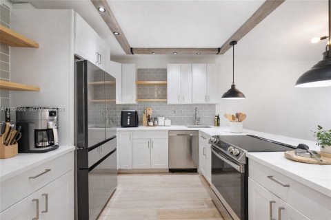 Condominio en venta en Hallandale Beach, Florida, 1 dormitorio, 92.9 m2 № 2027198 - foto 2