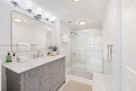 Condominio en venta en Hallandale Beach, Florida, 1 dormitorio, 92.9 m2 № 2027198 - foto 4