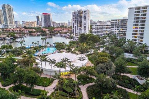 Condominio en venta en Hallandale Beach, Florida, 1 dormitorio, 92.9 m2 № 2027198 - foto 9