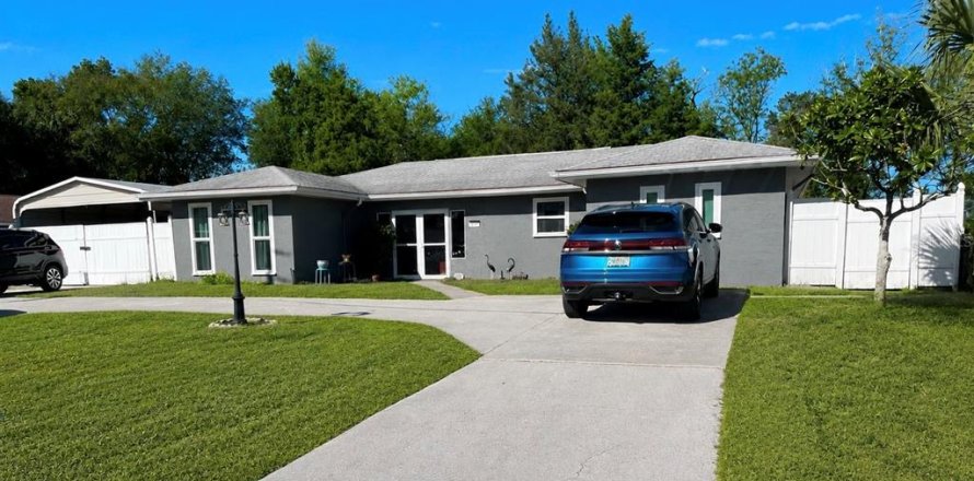 House in Ocala, Florida 3 bedrooms, 209.49 sq.m. № 2118992