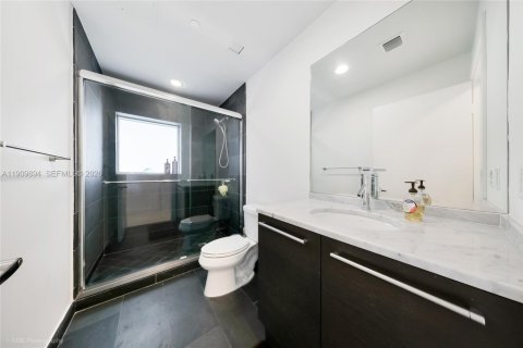 Condo in Miami, Florida, 3 bedrooms № 2057539 - photo 6