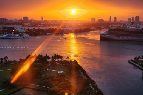 Condo in Miami, Florida, 3 bedrooms № 2057539 - photo 9