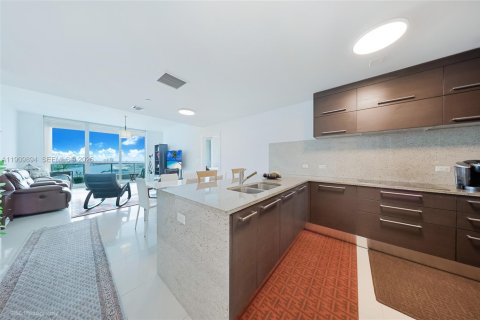 Condo in Miami, Florida, 3 bedrooms № 2057539 - photo 3
