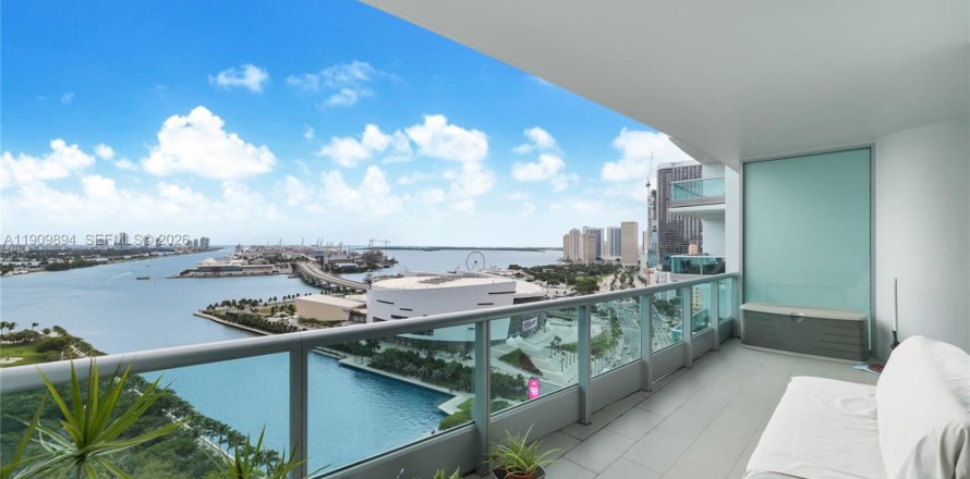 Condo in Miami, Florida, 3 bedrooms № 2057539