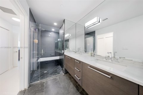 Condo in Miami, Florida, 3 bedrooms № 2057539 - photo 5