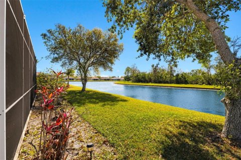 House in Palmetto, Florida 3 bedrooms, 200.85 sq.m. № 1608900 - photo 2