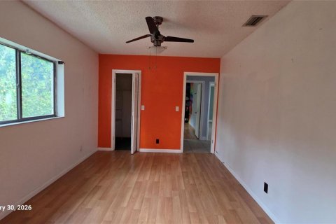 House in Cooper City, Florida 6 bedrooms, 266.82 sq.m. № 2189727 - photo 13