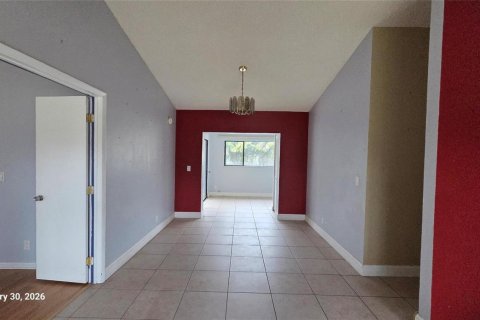 House in Cooper City, Florida 6 bedrooms, 266.82 sq.m. № 2189727 - photo 3