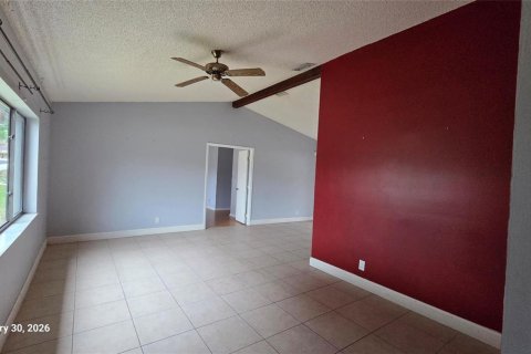 House in Cooper City, Florida 6 bedrooms, 266.82 sq.m. № 2189727 - photo 2