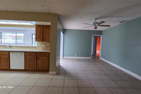 House in Cooper City, Florida 6 bedrooms, 266.82 sq.m. № 2189727 - photo 6