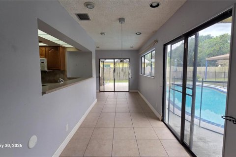 House in Cooper City, Florida 6 bedrooms, 266.82 sq.m. № 2189727 - photo 4