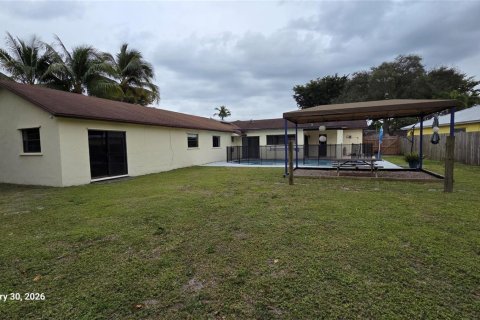 House in Cooper City, Florida 6 bedrooms, 266.82 sq.m. № 2189727 - photo 20