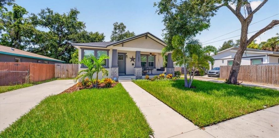 Villa ou maison à Saint Petersburg, Floride 3 chambres, 147.16 m2 № 2309828